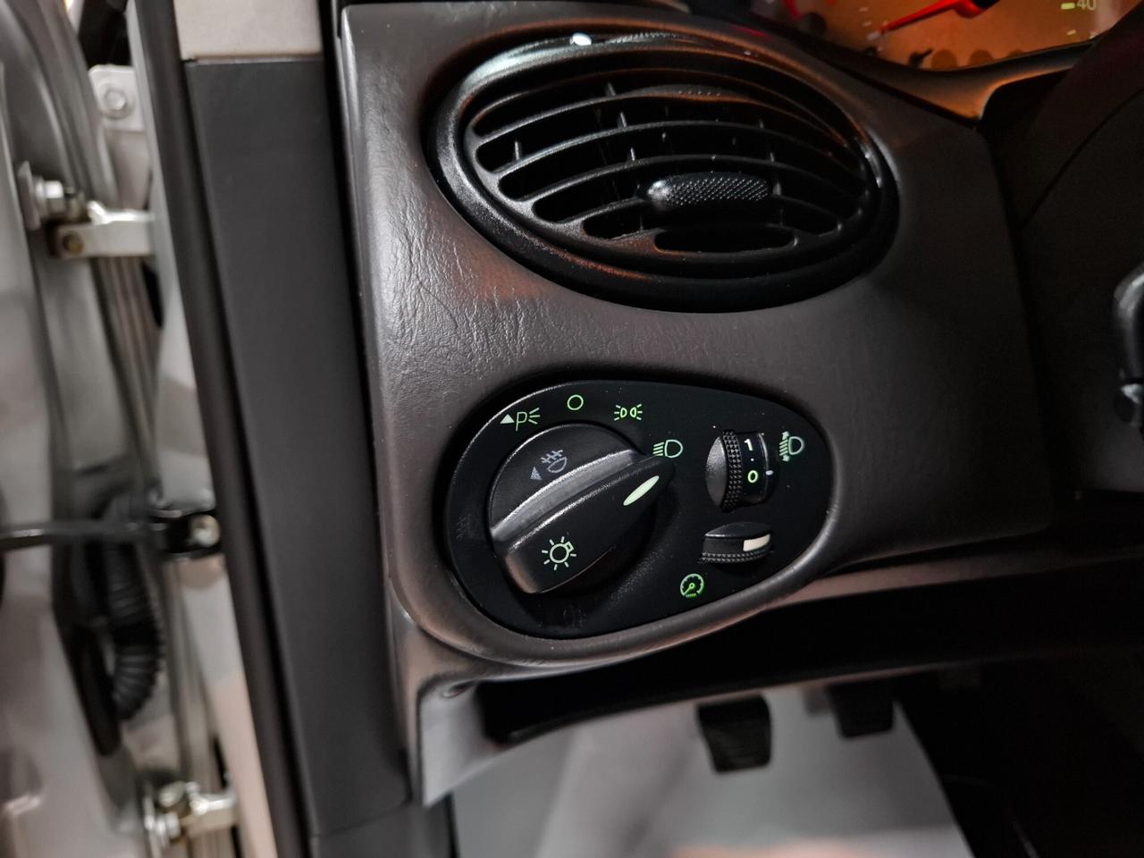 Ford Focus 1.6 benzina Neopatentato