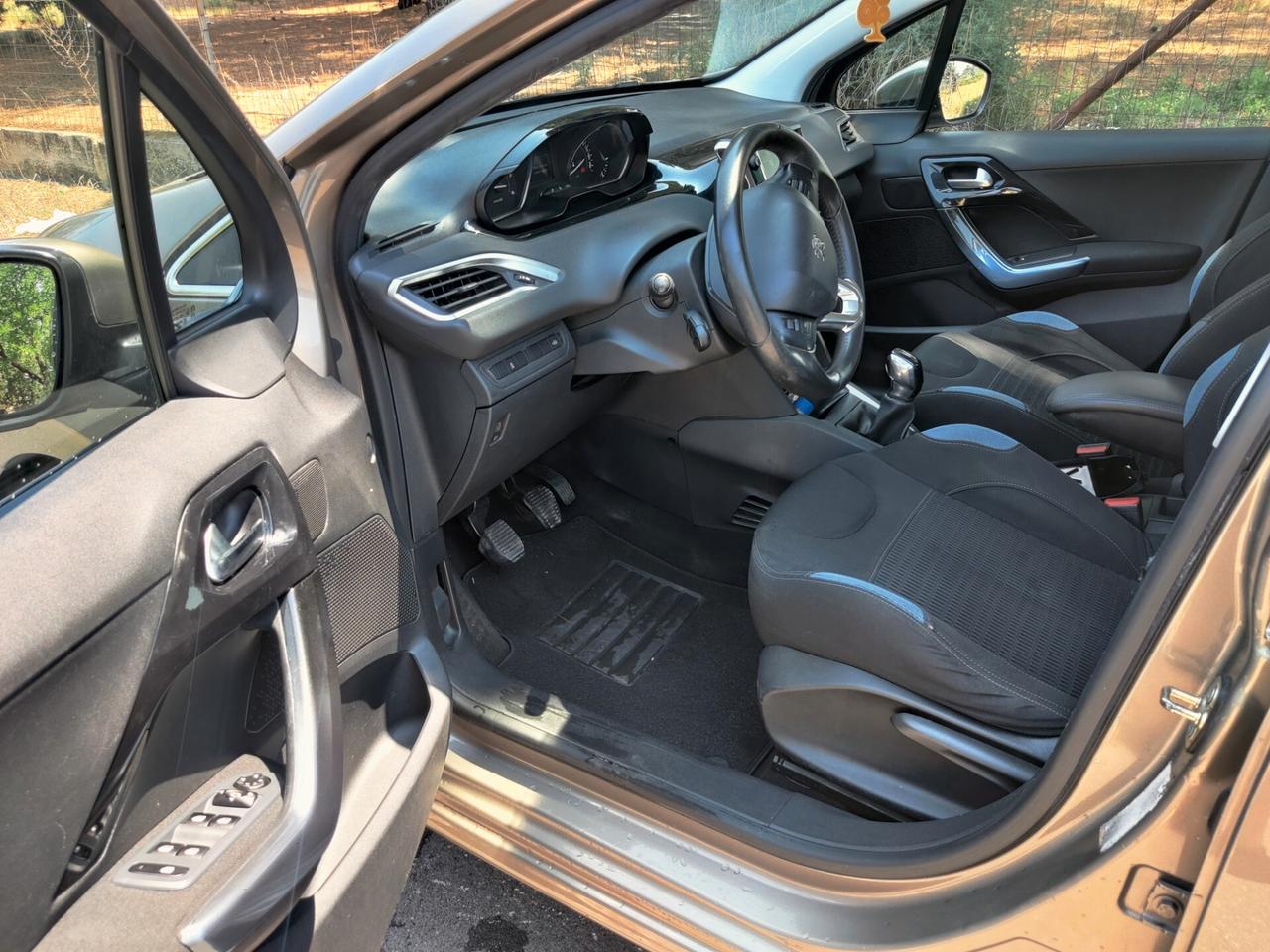 Peugeot 208 1.4 HDi 68 CV 5 porte Allure