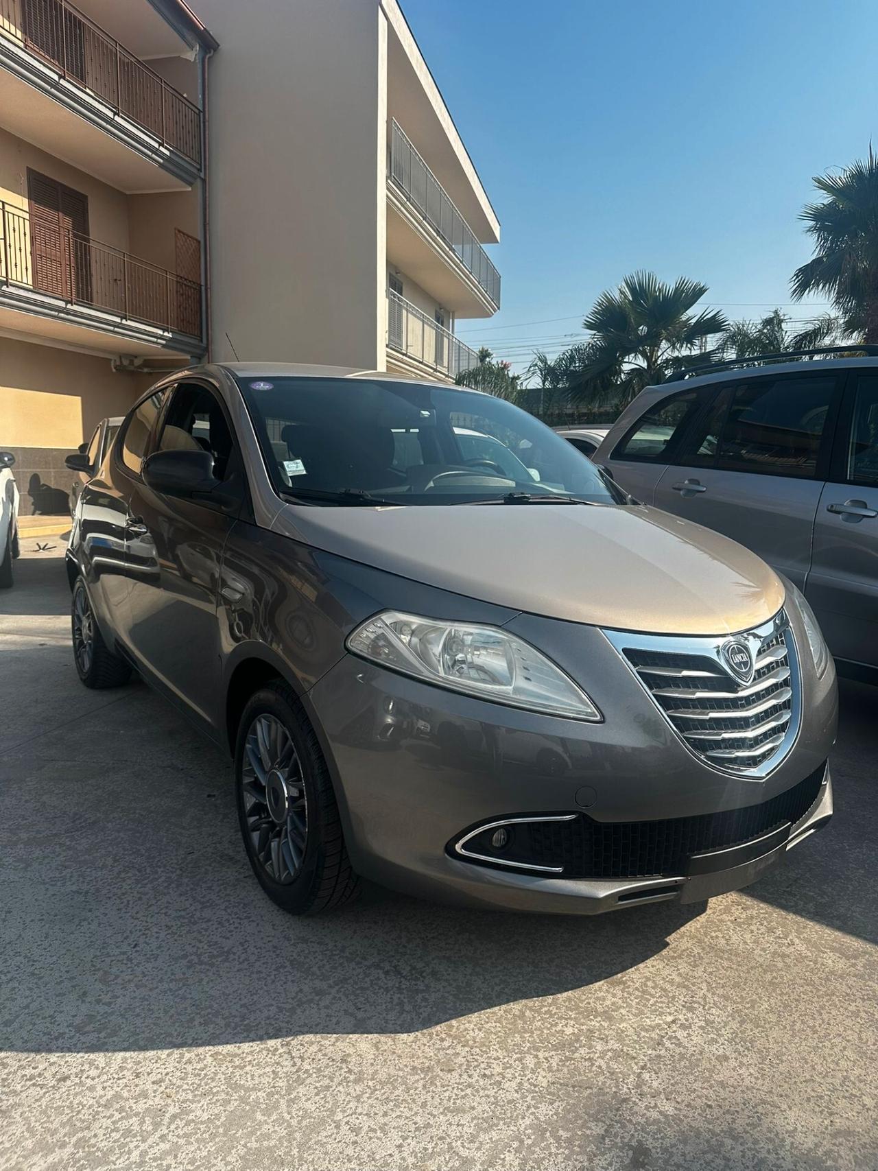 Lancia Ypsilon 1.2 69 CV 5 porte S&S Gold