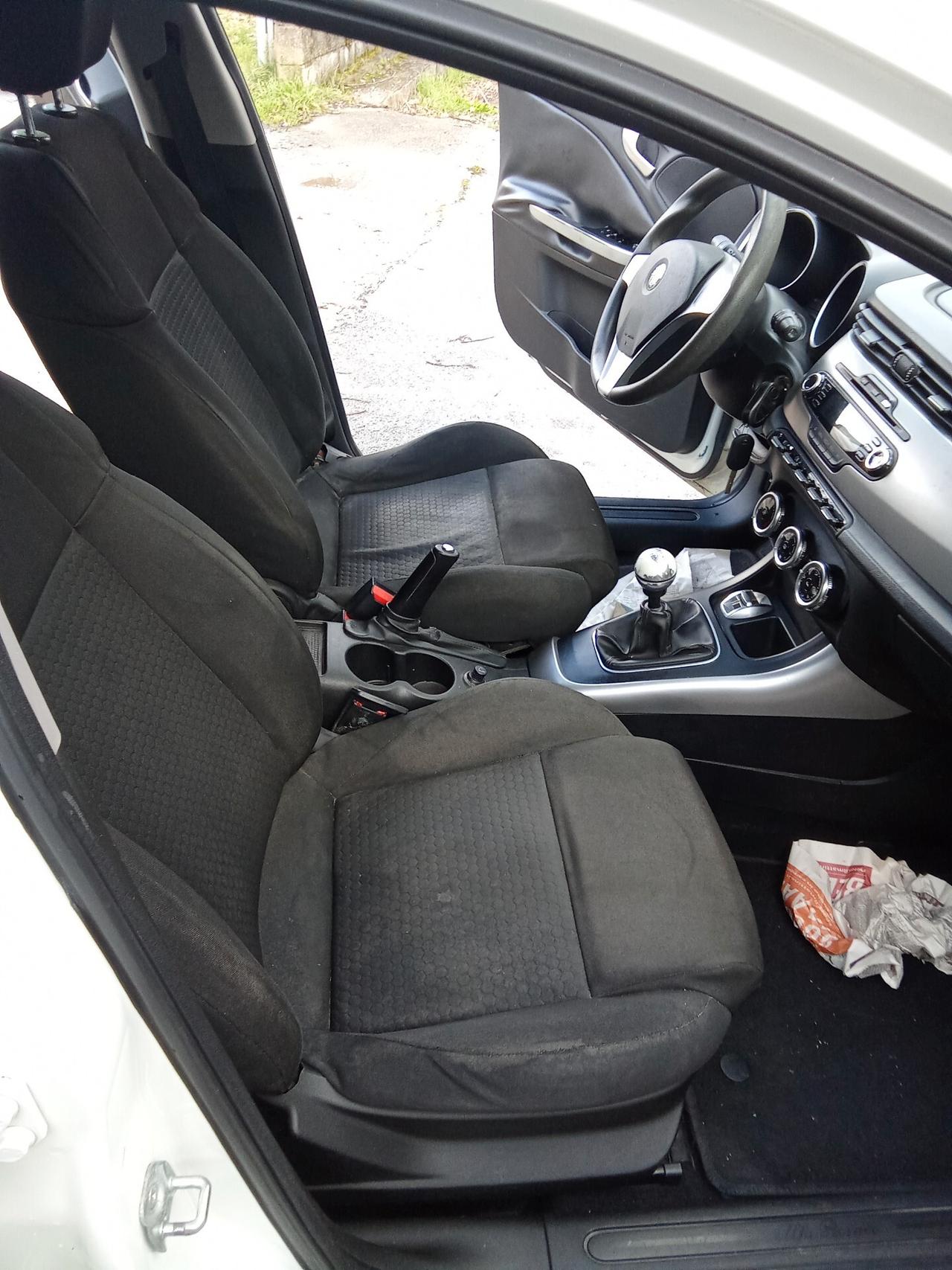 Alfa Romeo Giulietta 1.6 JTDm-2 105 CV 011