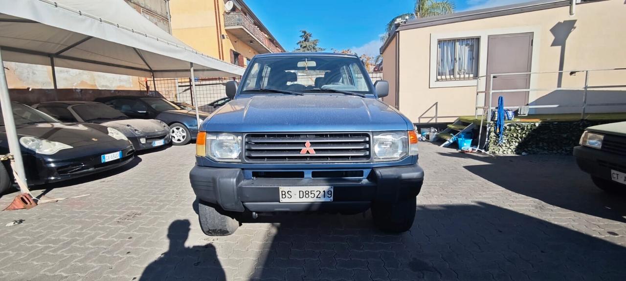 Mitsubishi Pajero GLX 2.5 TD 5 posti