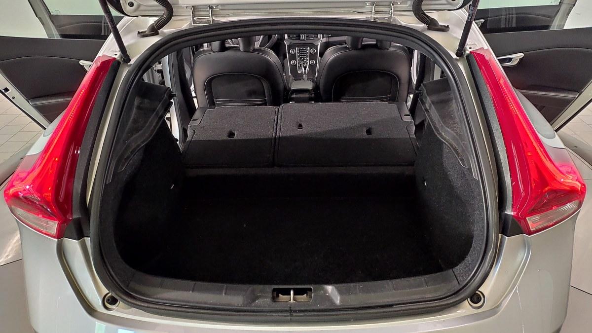 VOLVO V40 T3 Geartronic R-Design