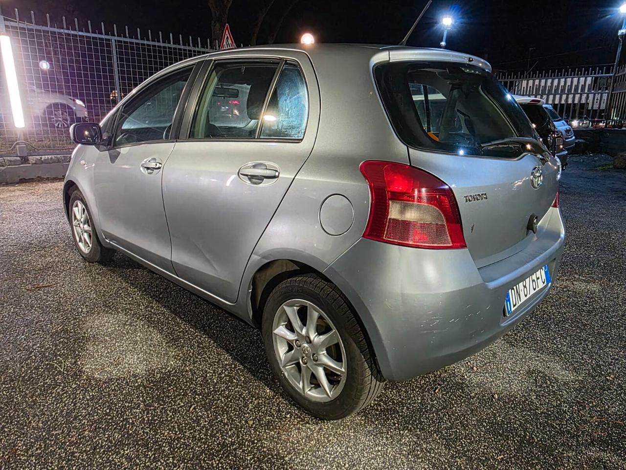 Toyota Yaris 1.0 5 porte