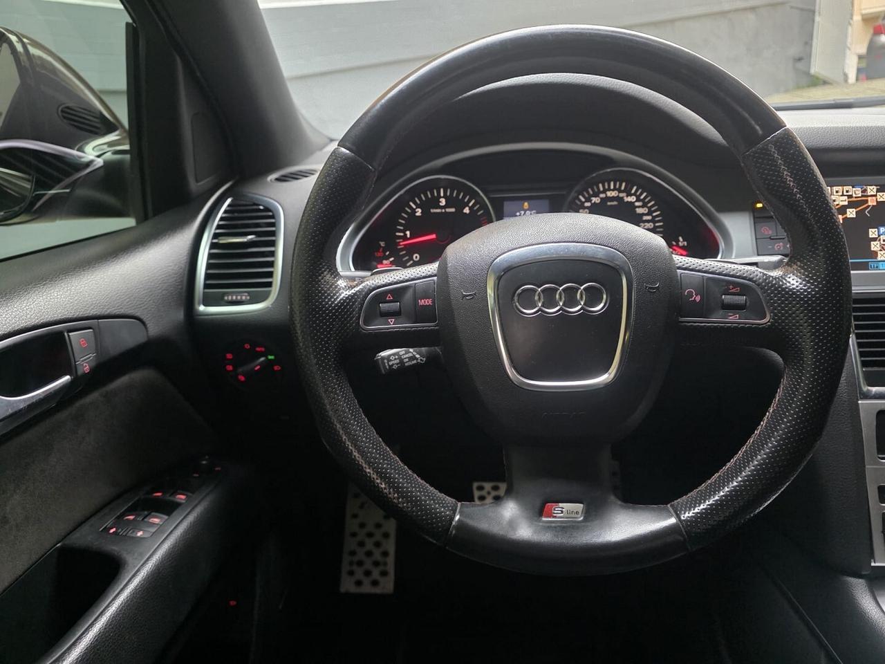AUDI Q7 3.0 TDi S line- 7 POSTI
