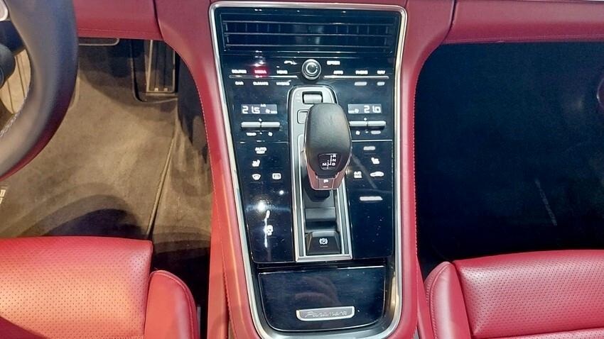 Porsche Panamera Turbo S E-Hybrid da 680 Cv Termico+elettrico