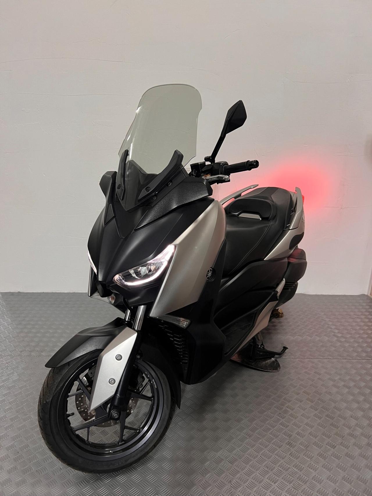 Yamaha X-Max 300