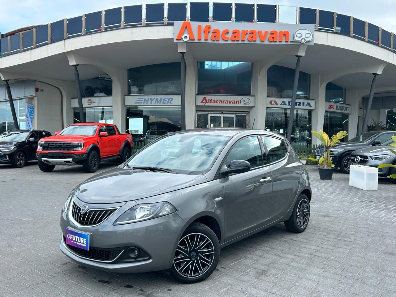 Lancia Ypsilon 1.0 firefly hybrid Silver