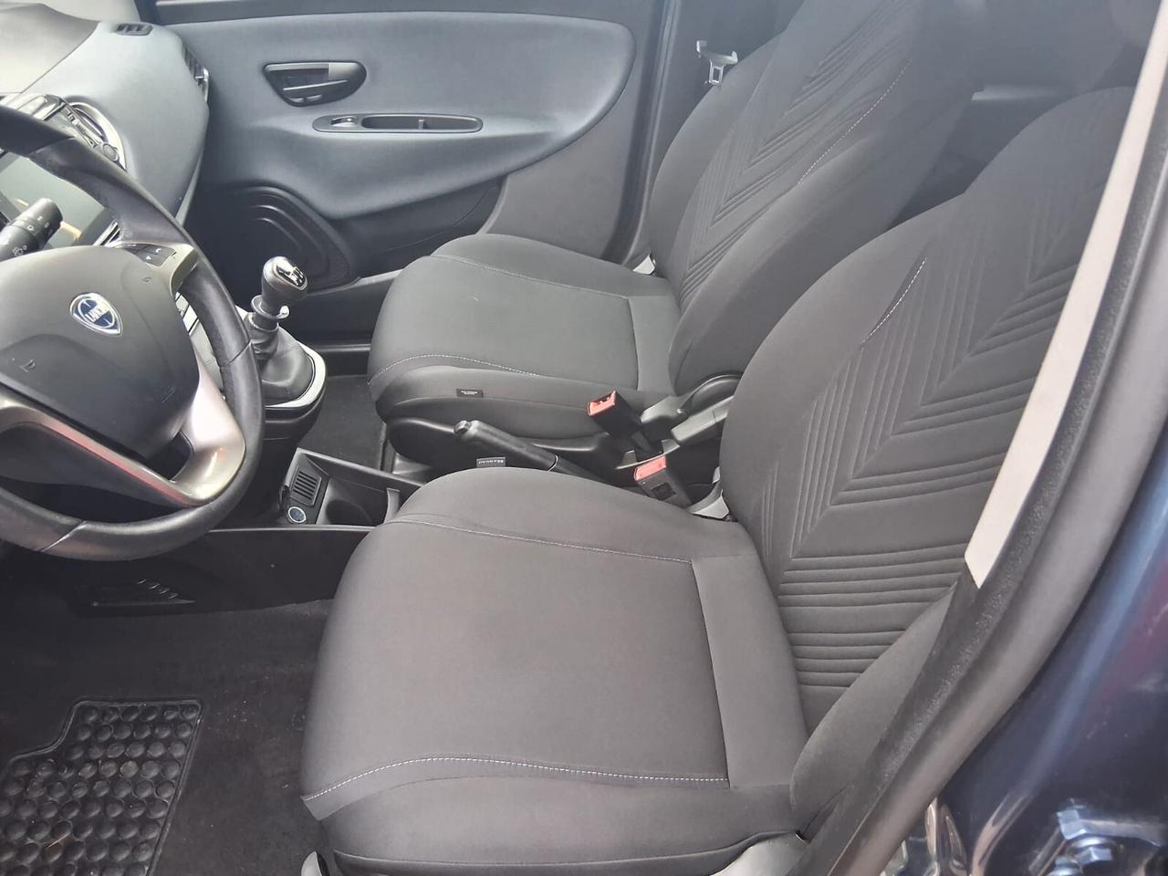 Lancia Ypsilon 1.0 FireFly 5 porte S&S Hybrid Ecochic A. Ferretti