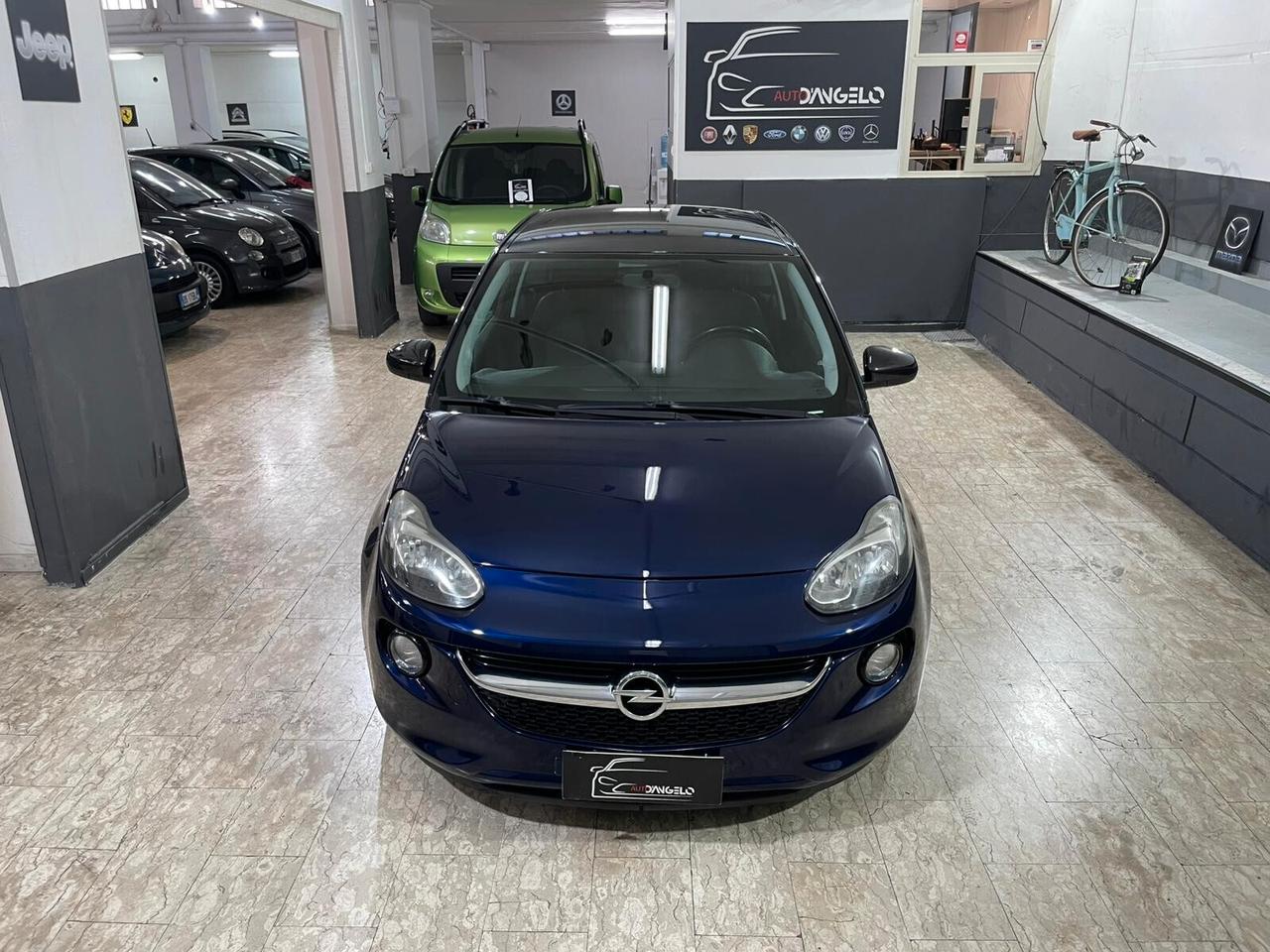 Opel Adam 1.2 70 CV White/Black Link GPL