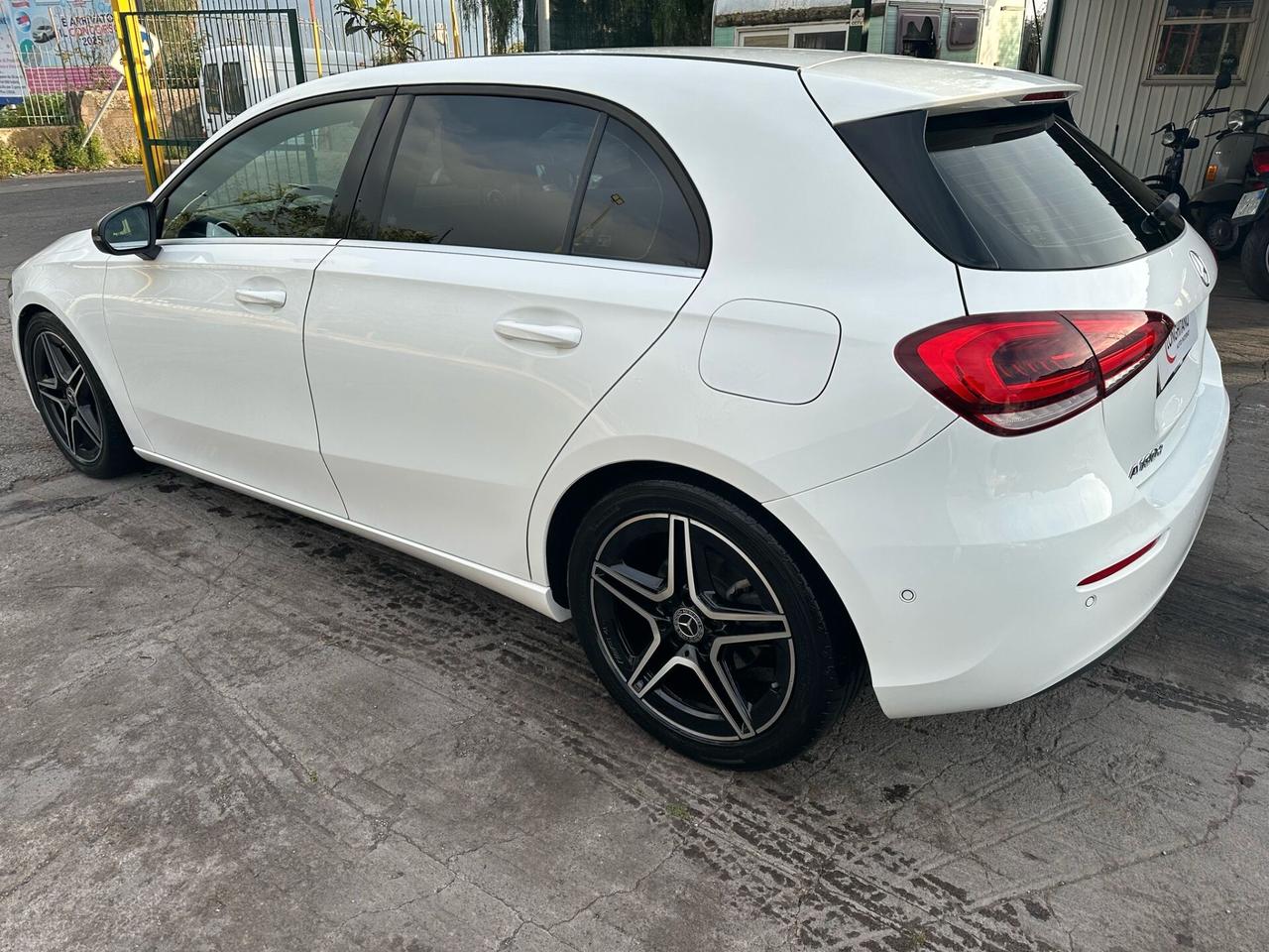 MERCEDES-BENZ A180 D - 2020