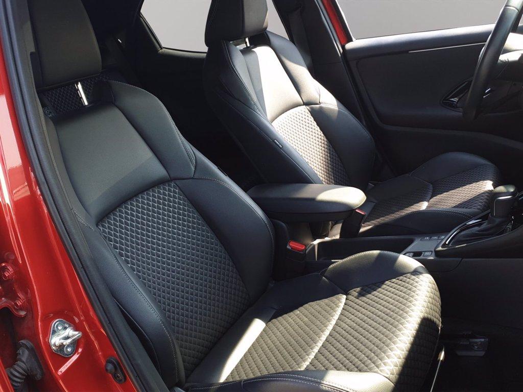 TOYOTA Yaris 1.5h lounge del 2022