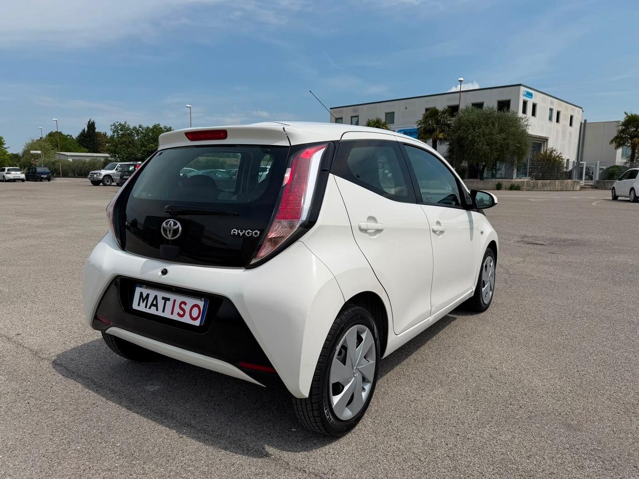 Toyota Aygo 1.0 VVT-i X-BLACK 140000 KM