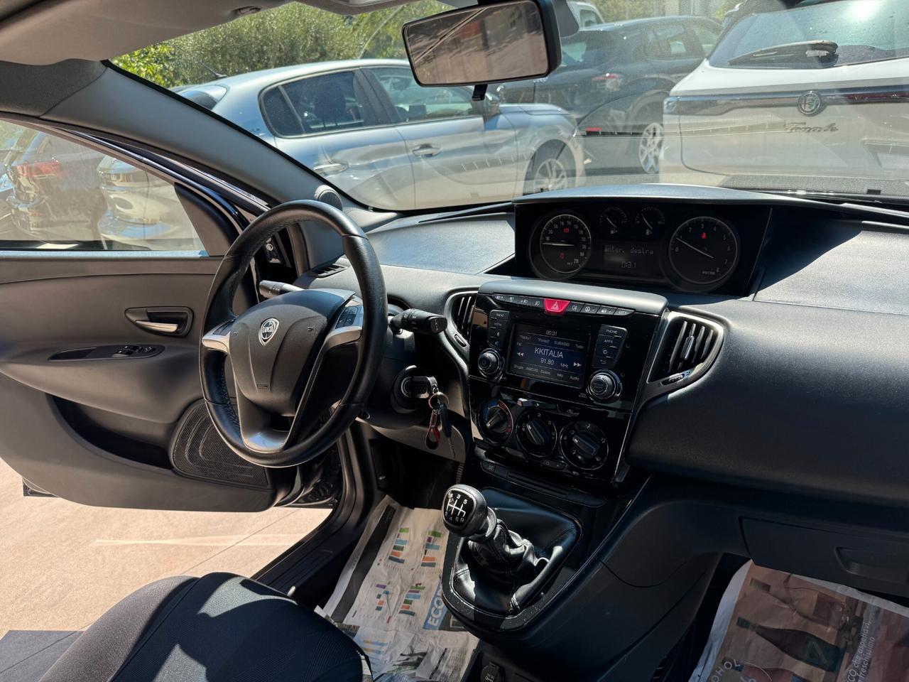 Lancia Ypsilon 1.0 FireFly 5 porte S&S Hybrid Ecochic Gold