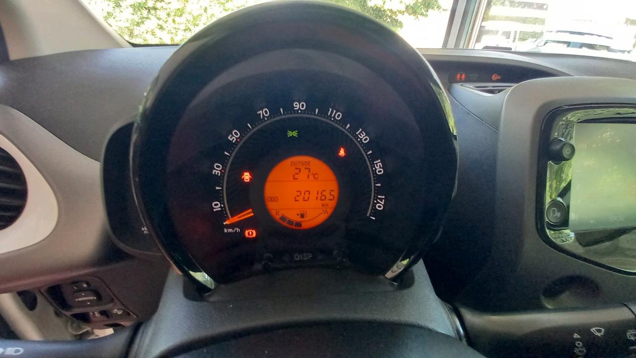 Toyota Aygo Connect 1.0 VVT-i 72 CV 5 porte x-clusiv red style