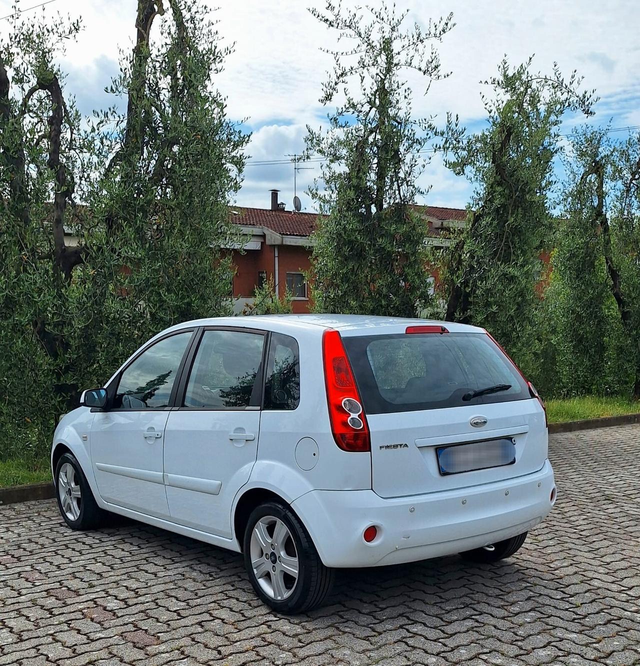 Ford Fiesta 1.2 benzina - 5 Porte - Meccanicamente Perfetta