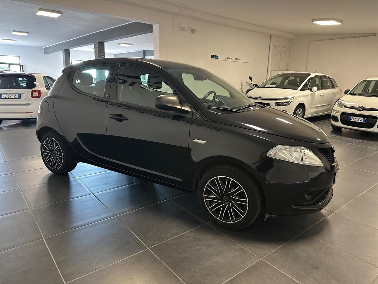 LANCIA YPSILON 1.2 BENZINA 69CV NEOPATENTATI