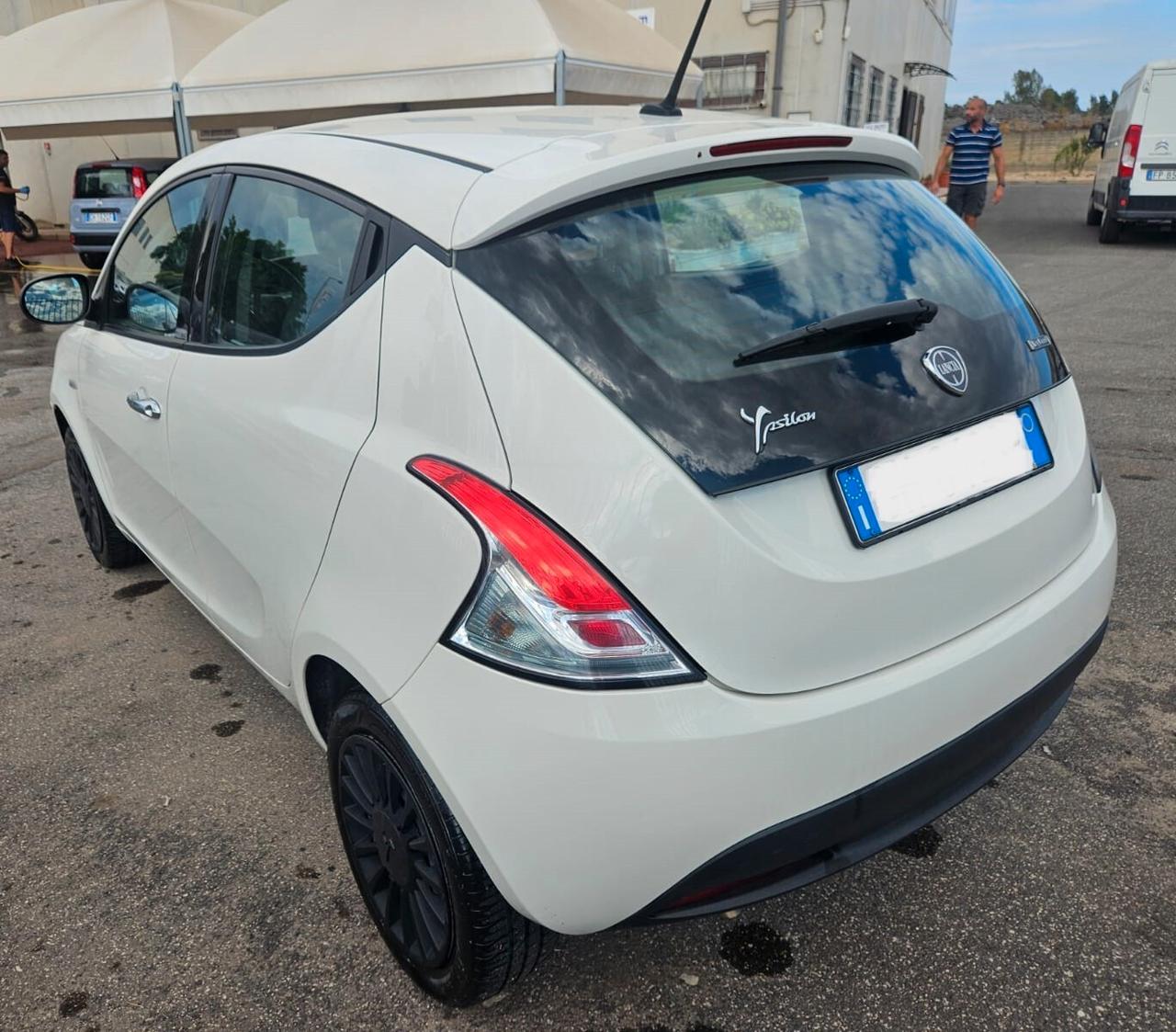 Lancia Ypsilon 1.0 FireFly 5 porte S&S Hybrid Ecochic A. Ferretti