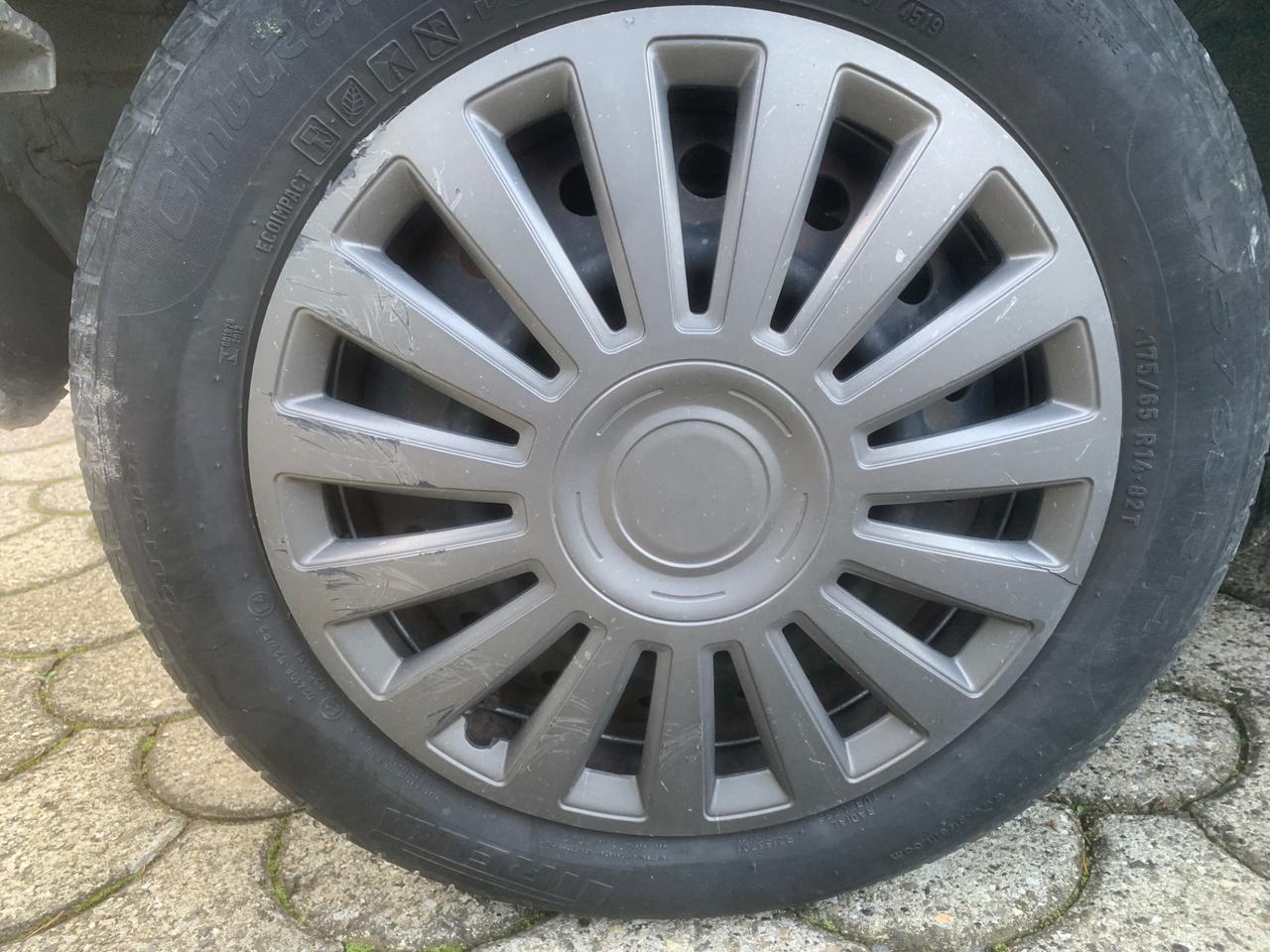Toyota Yaris 1.0i 16V cat 3 porte motore sostituito