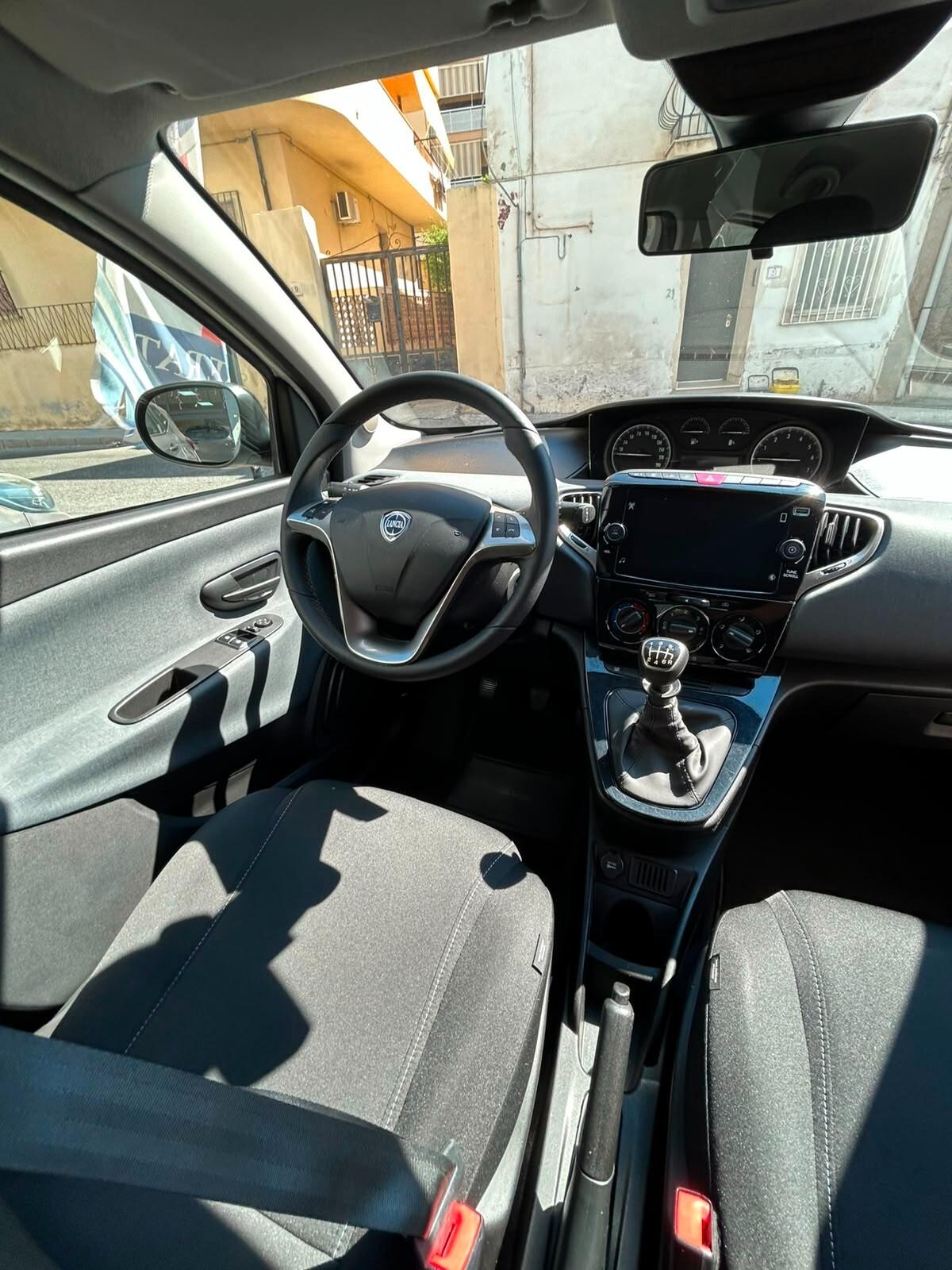 Lancia Ypsilon Hybrid 1.0 Firefly 70cv S&S GOLD