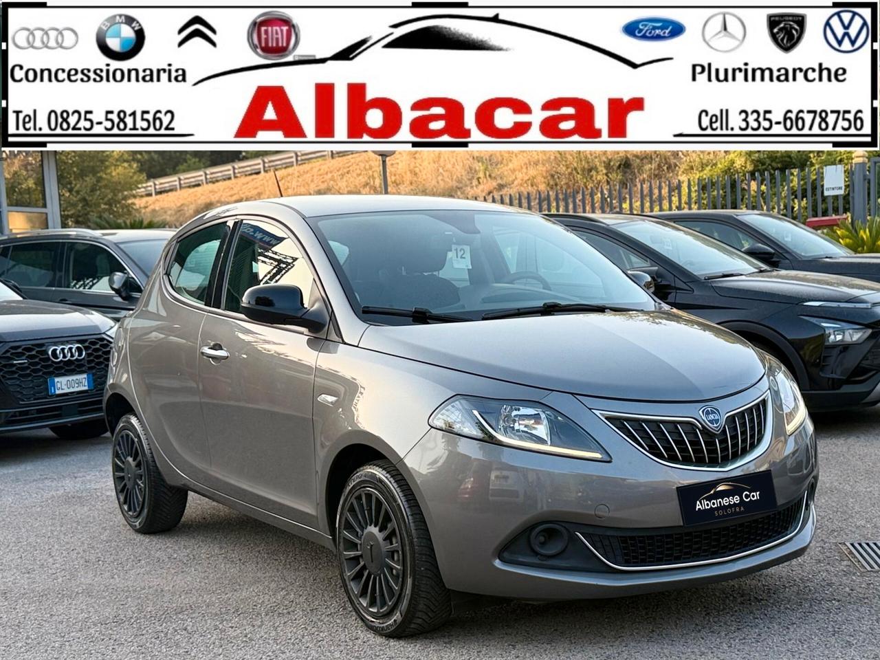 Lancia Ypsilon 1.0 FireFly S&S Hybrid Ecochic Silver