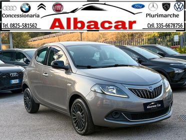 Lancia Ypsilon 1.0 FireFly S&S Hybrid Ecochic Silver
