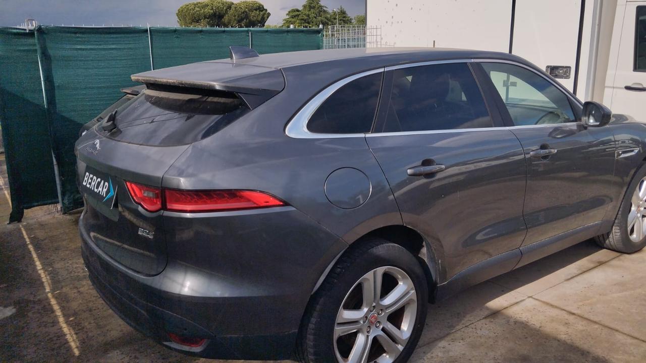 Jaguar F-Pace 2.0d i4 Prestige awd 180cv auto my18