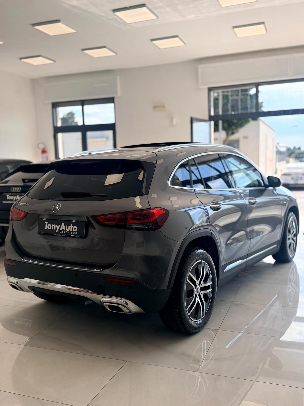 Mercedes-benz GLA 200 d Premium auto AMG TETTO APRIBILE,LUCI SOFFUSE,TELECAMERA,APPLE CARPLAY,SEDILI RISCALDABILI,VIRTUAL