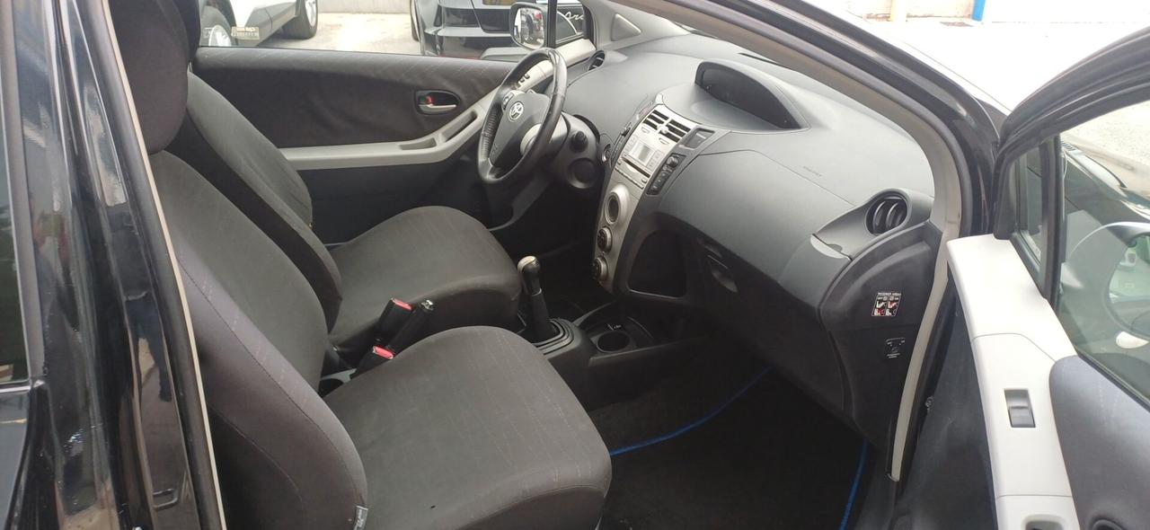Toyota Yaris 1.0 3 porte Sol