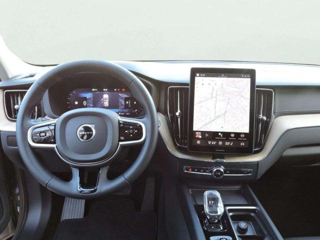 VOLVO XC60 B5 (benzina) AWD ULTRA DARK AUTOMATICA AZIENDALE