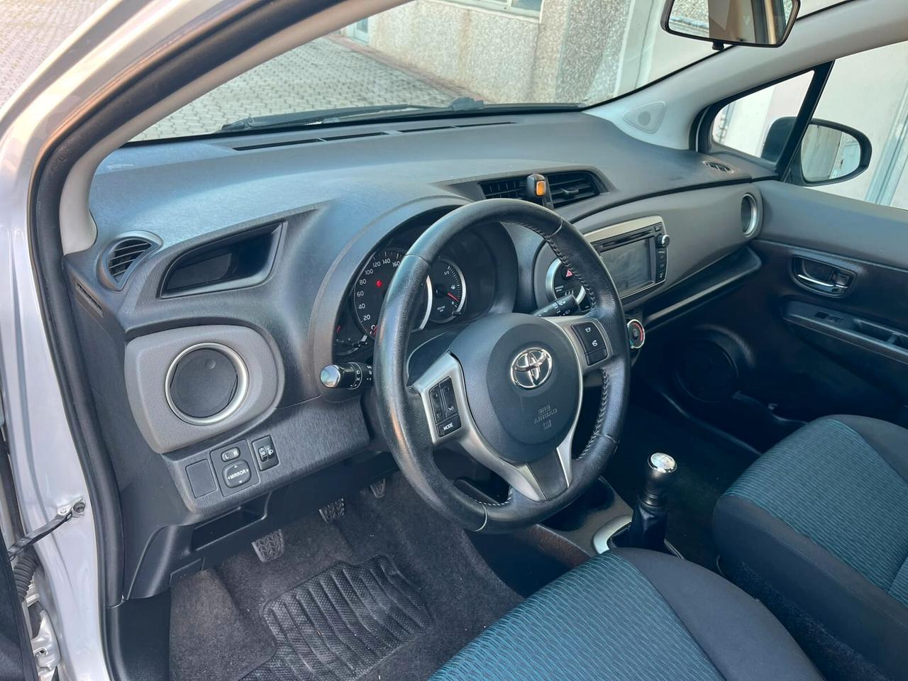 Toyota Yaris 1.0 5 porte Lounge *NEOPATENTATI*