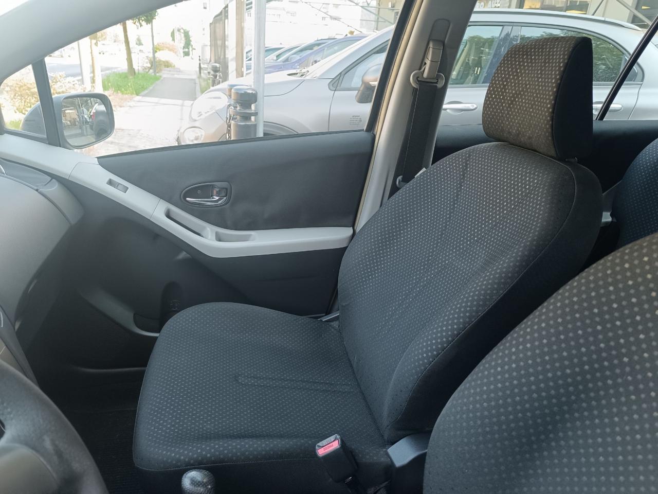 Toyota Yaris 1.3 AUTOMATICA M-MT Sol 2 TRENI GOMME
