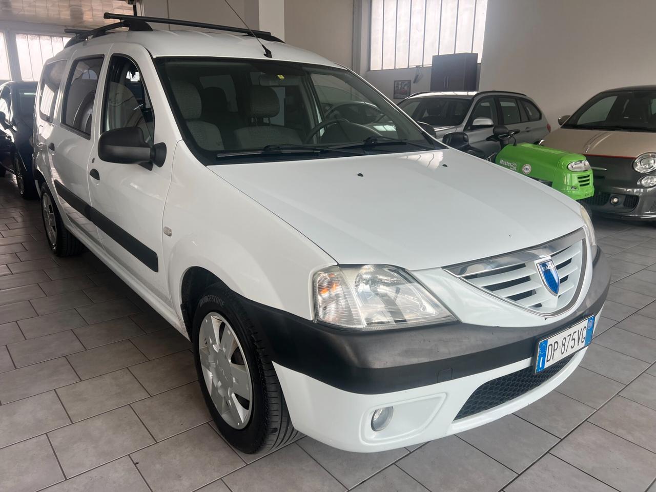 Dacia Logan MCV 1.6 16V 5 posti Lauréate