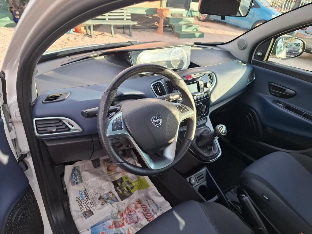 Lancia Ypsilon 1.0 FireFly 5 porte S&S Hybrid Ecochic Gold