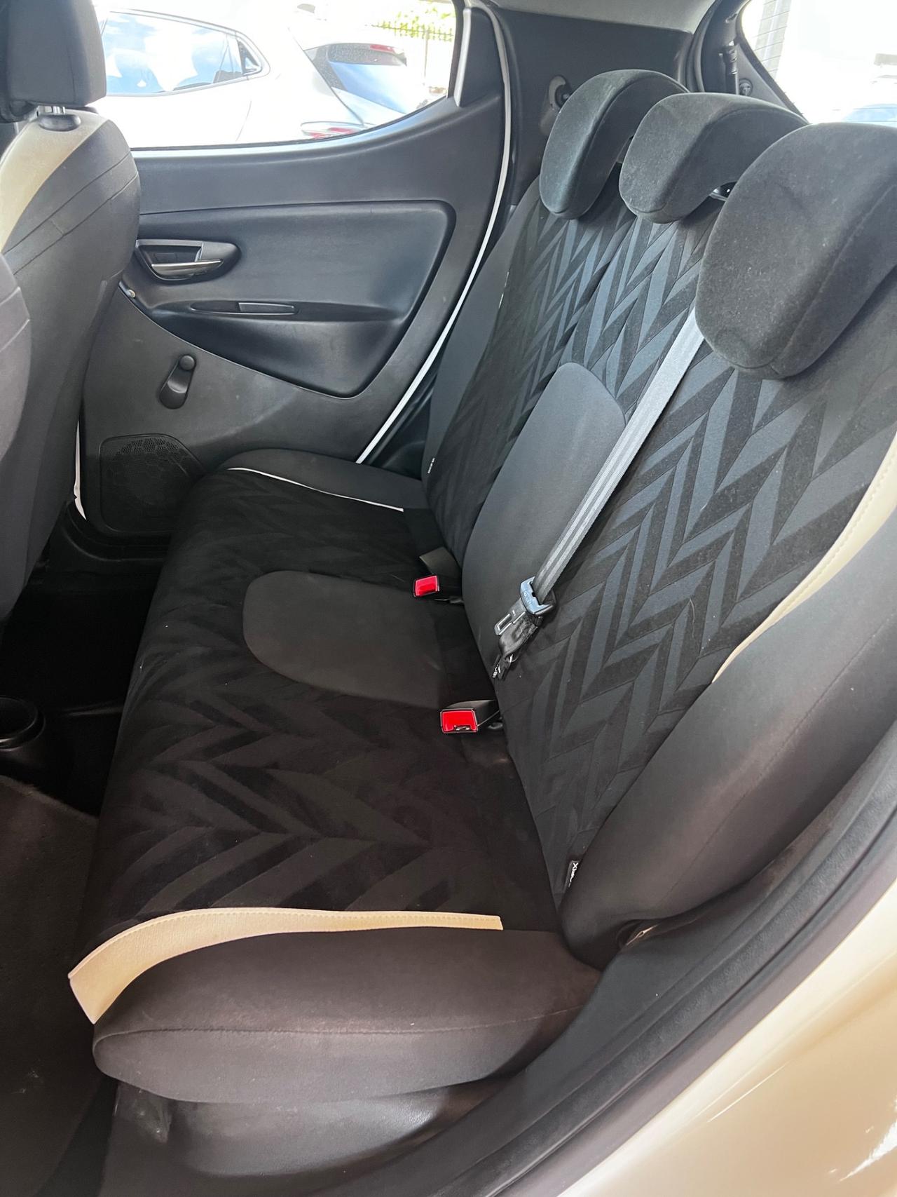 Lancia Ypsilon 1.2 69 CV 5 porte Silver