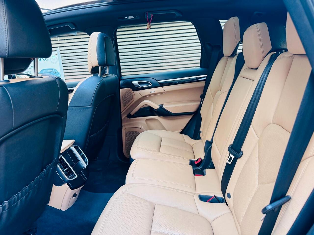 Porsche Cayenne 3.0 Diesel 250CV TETTO PASM