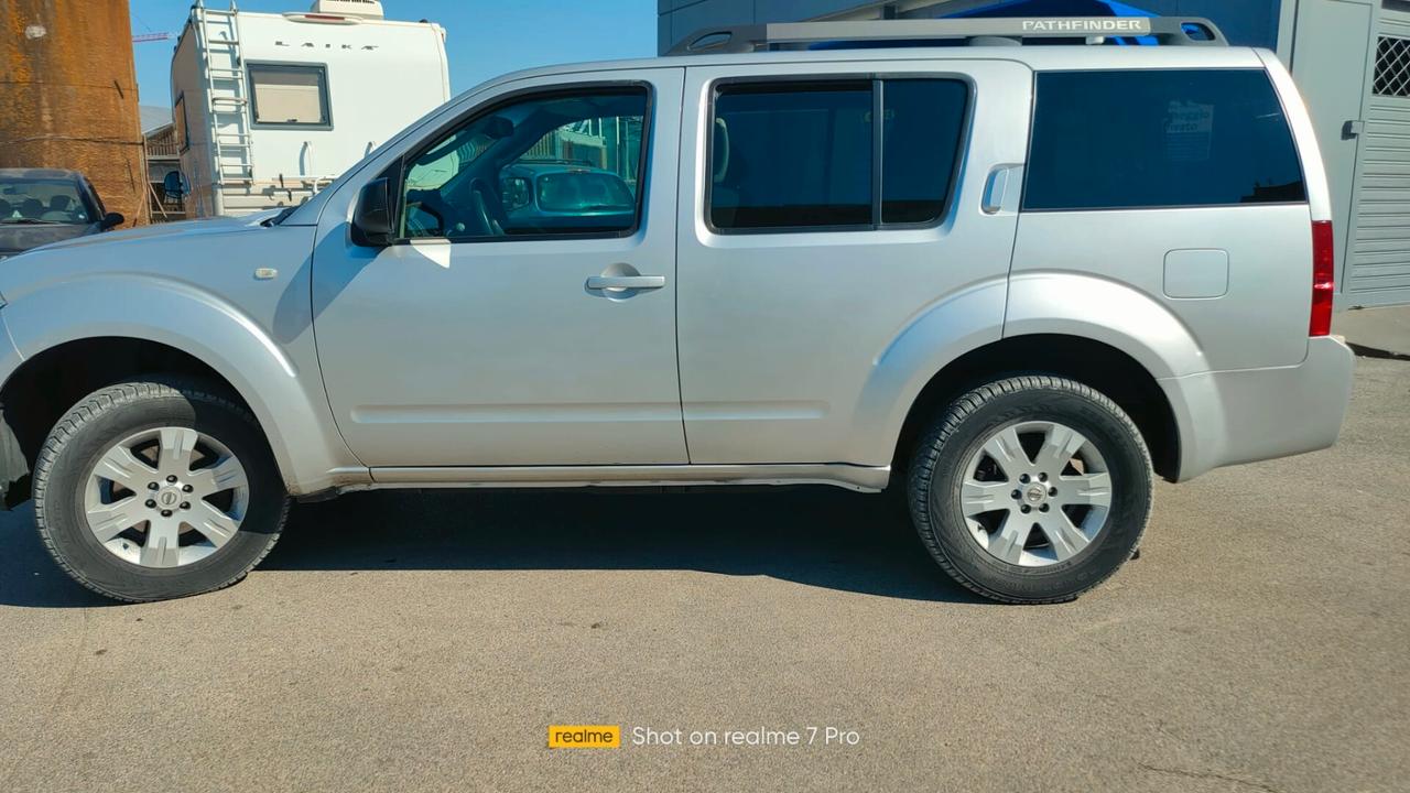 Nissan Pathfinder 2.5 dCi LE