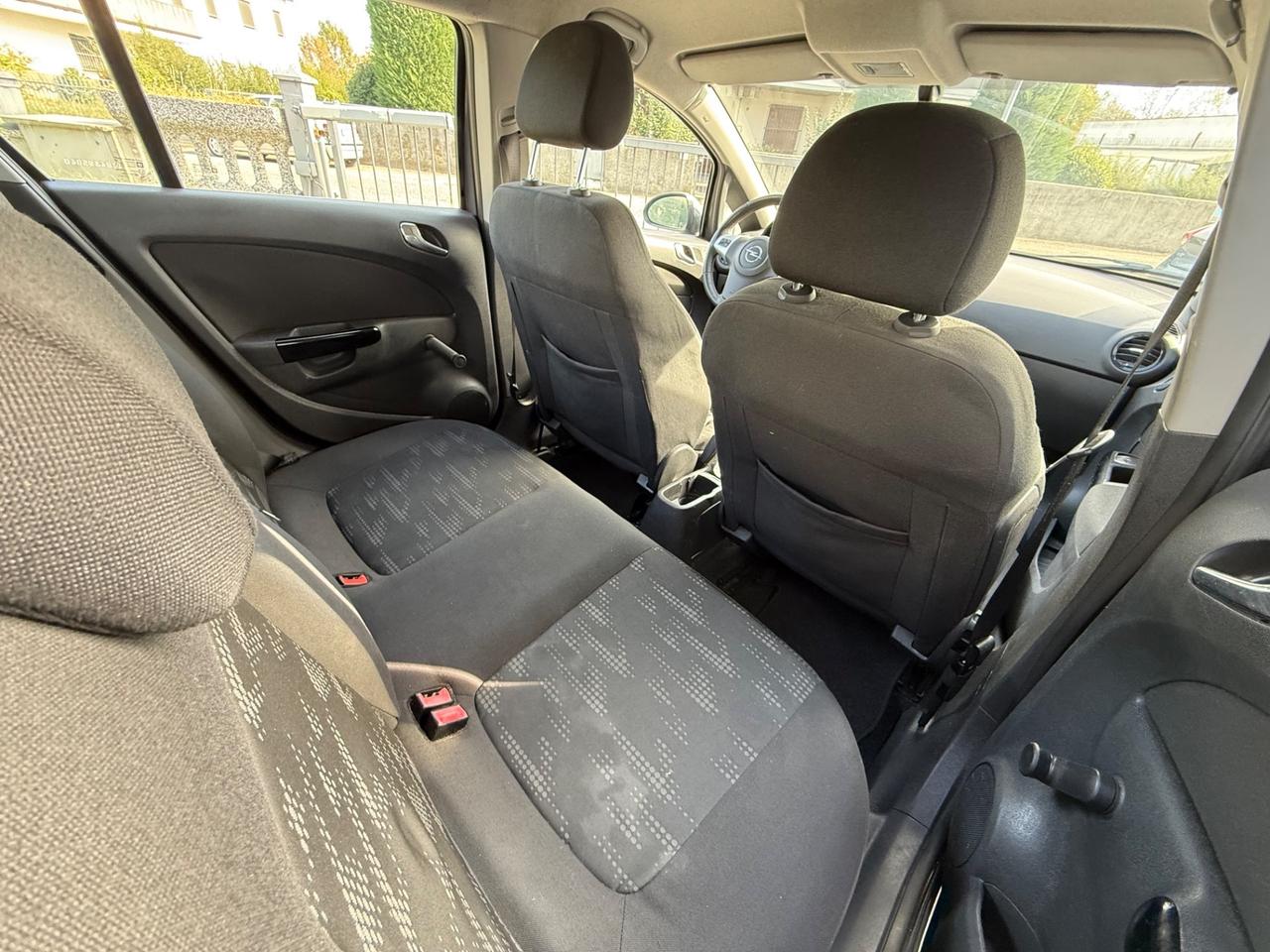 Opel Corsa 1.2 BENZINA POCHI KM 2011 NEOPATENTATI