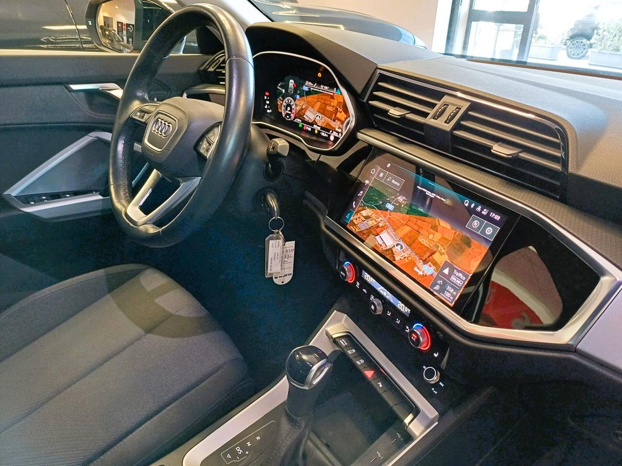 Audi Q3 35 TFSI Business Advanced