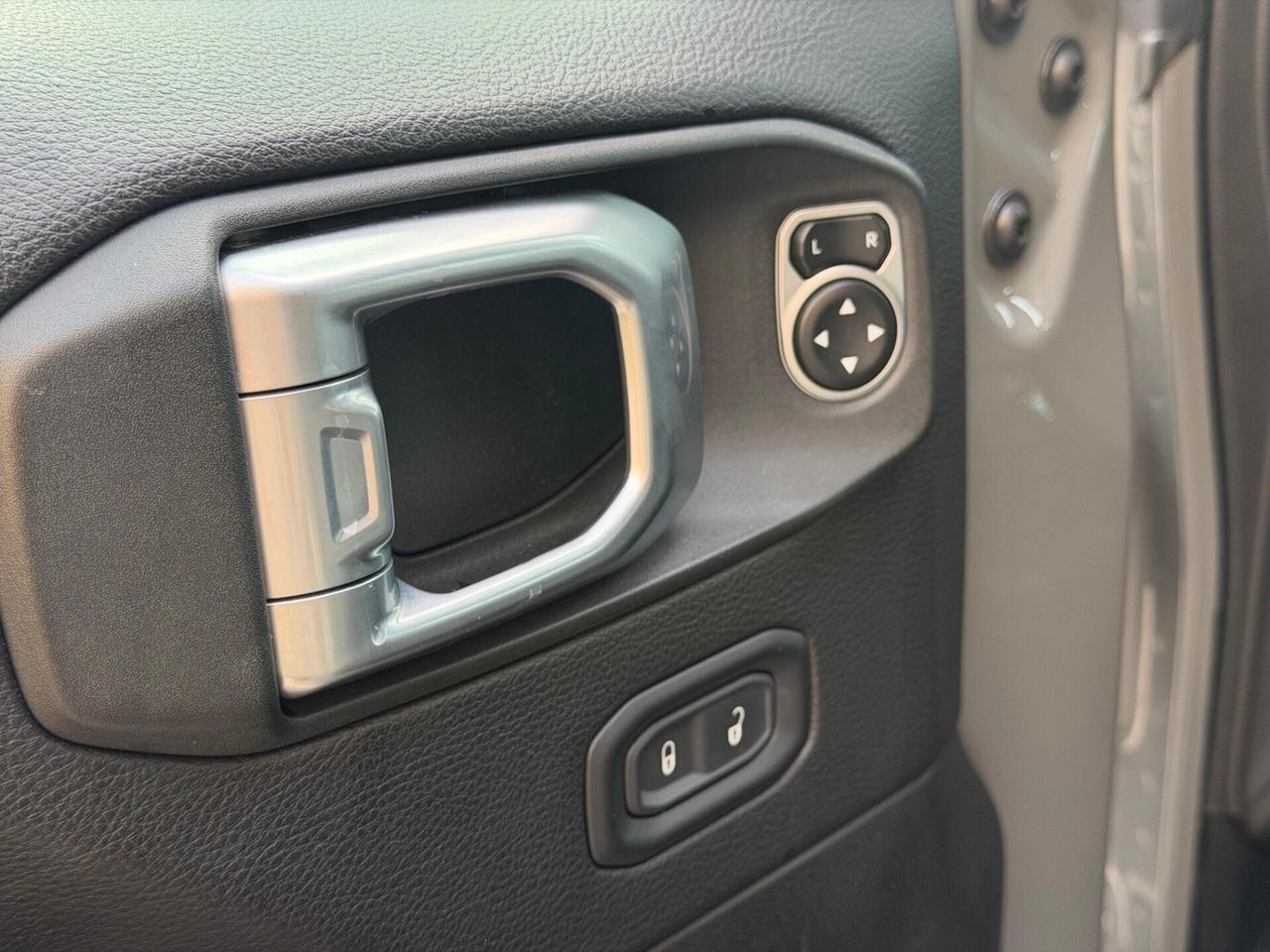 Jeep Wrangler Unlimited 2.2 Mjt II Sahara