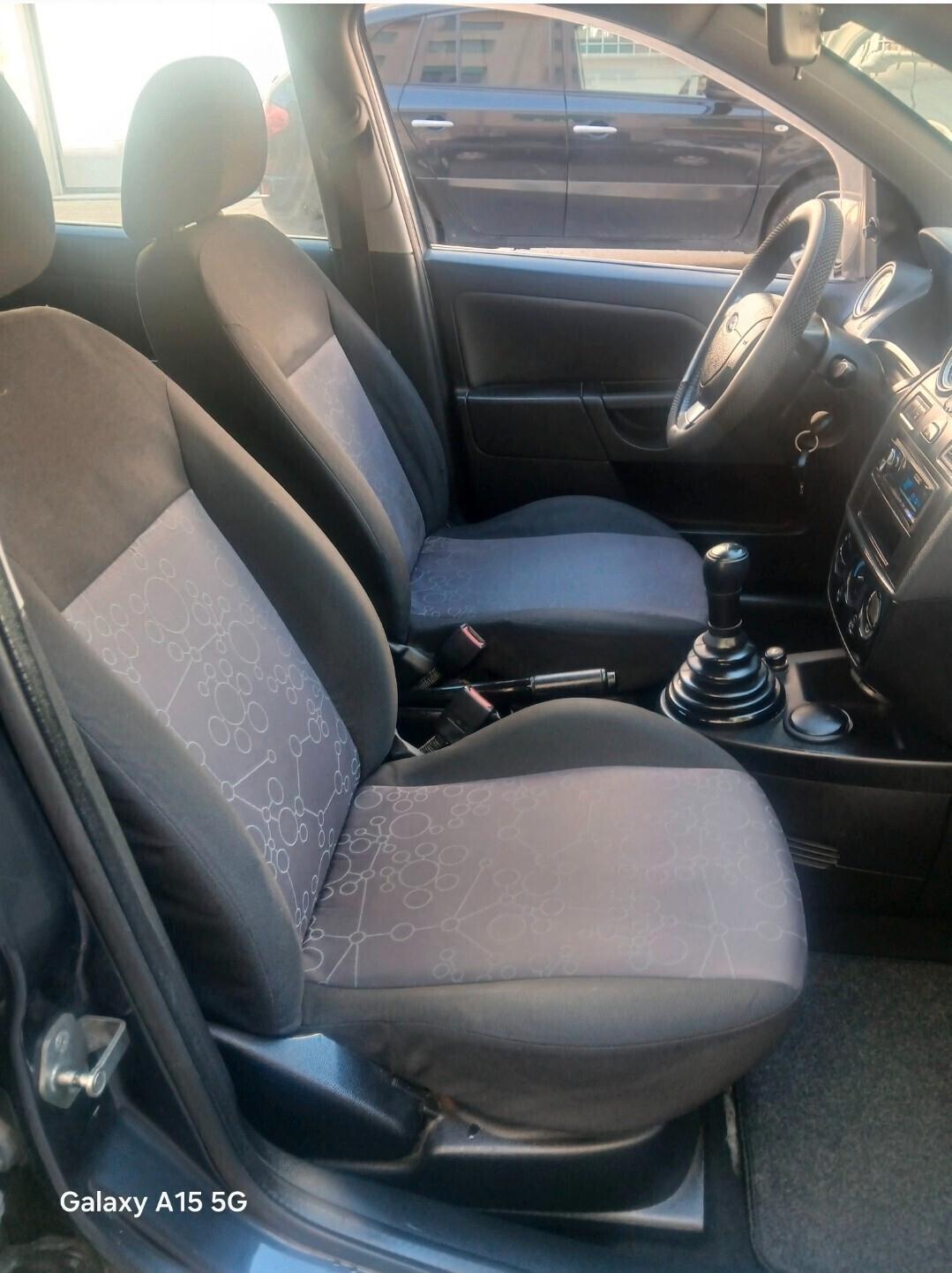 Ford Fiesta 1.4 DIESEL -5 PORTE - ACCETTO PERMUTE NEOPATENTATI