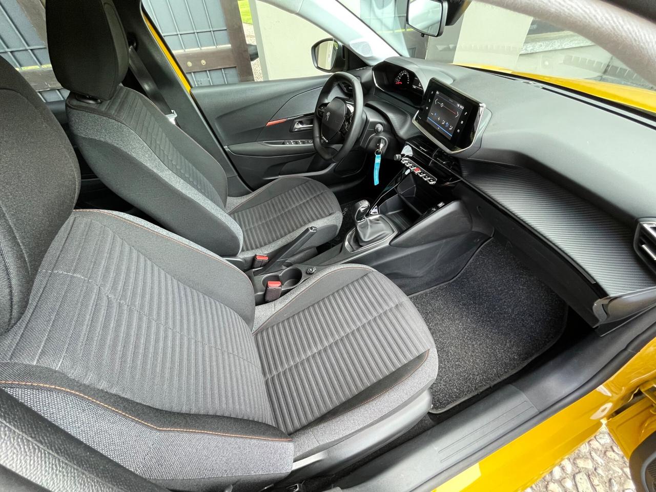Peugeot 208 PureTech 1.2 Active *SOLO 27000 KM*
