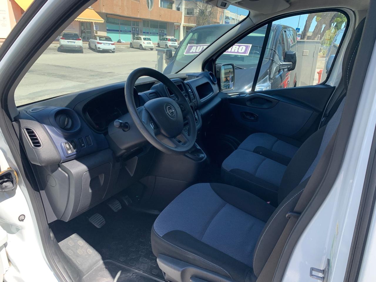 Opel Vivaro FURGONE L1H1 3 pt con Gancio Traino