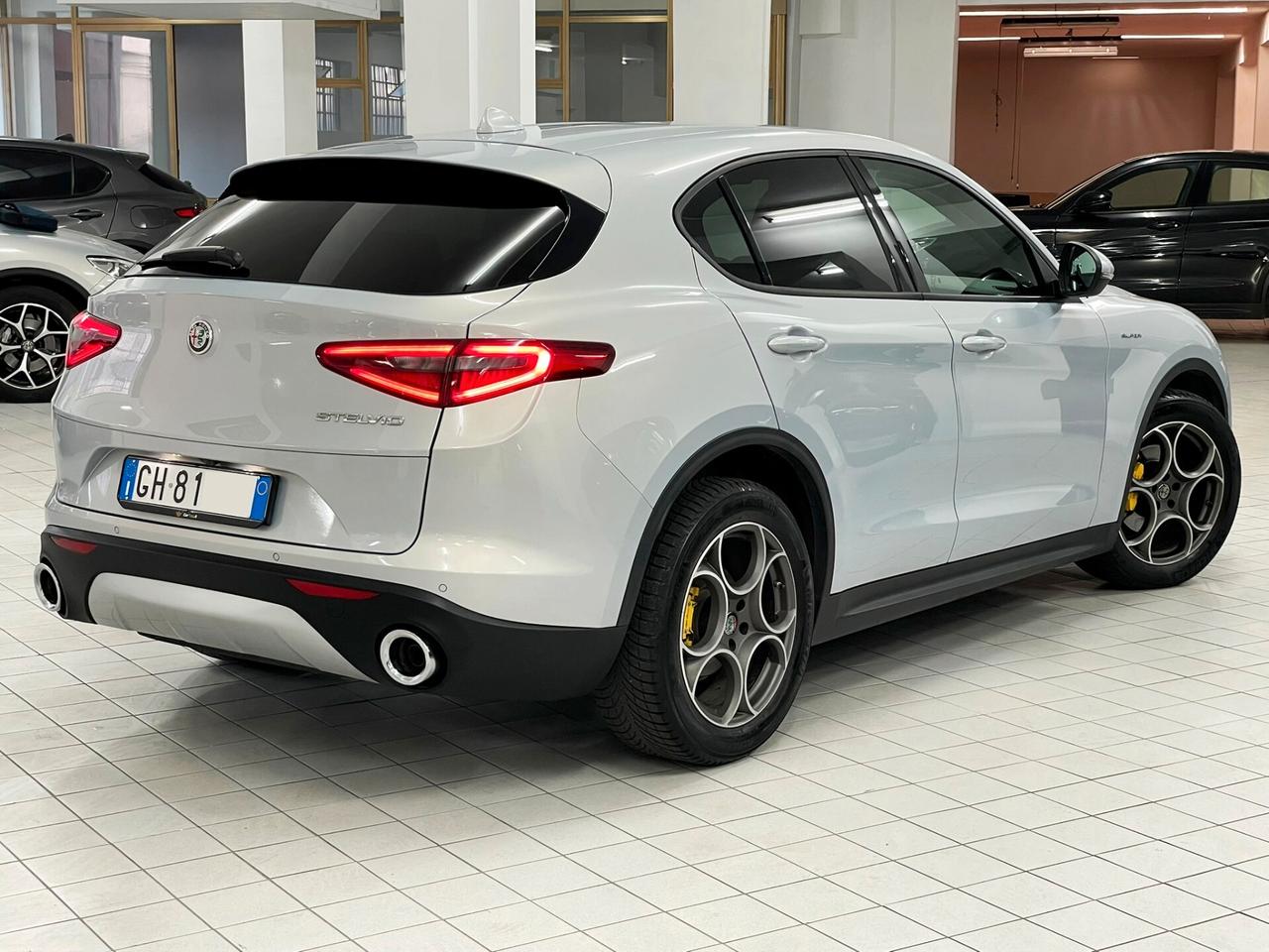 Alfa Romeo Stelvio 2.2 TD 190 CV EXECUTIVE 19" PELLE PINZE GIALLE RETROCAMERA