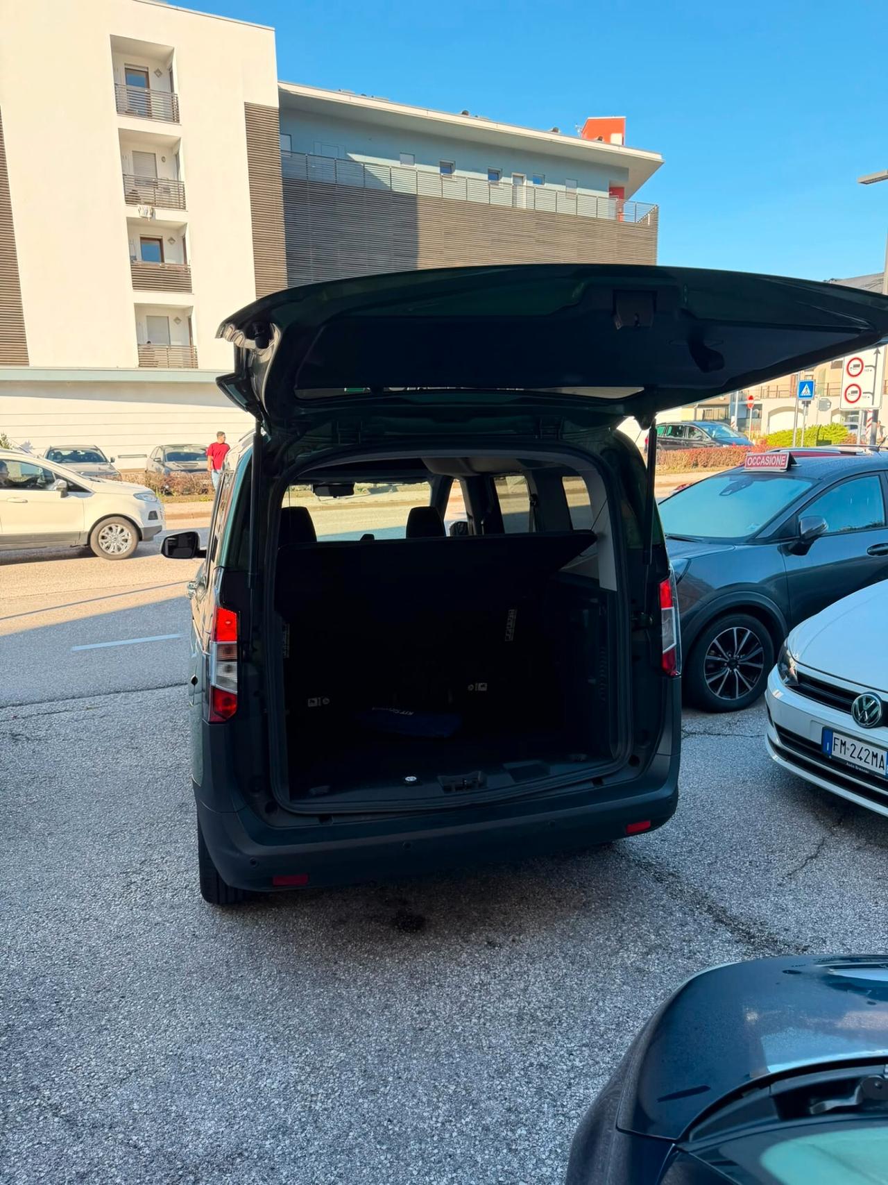 Ford Tourneo Courier 1.0 EcoBoost Titanium