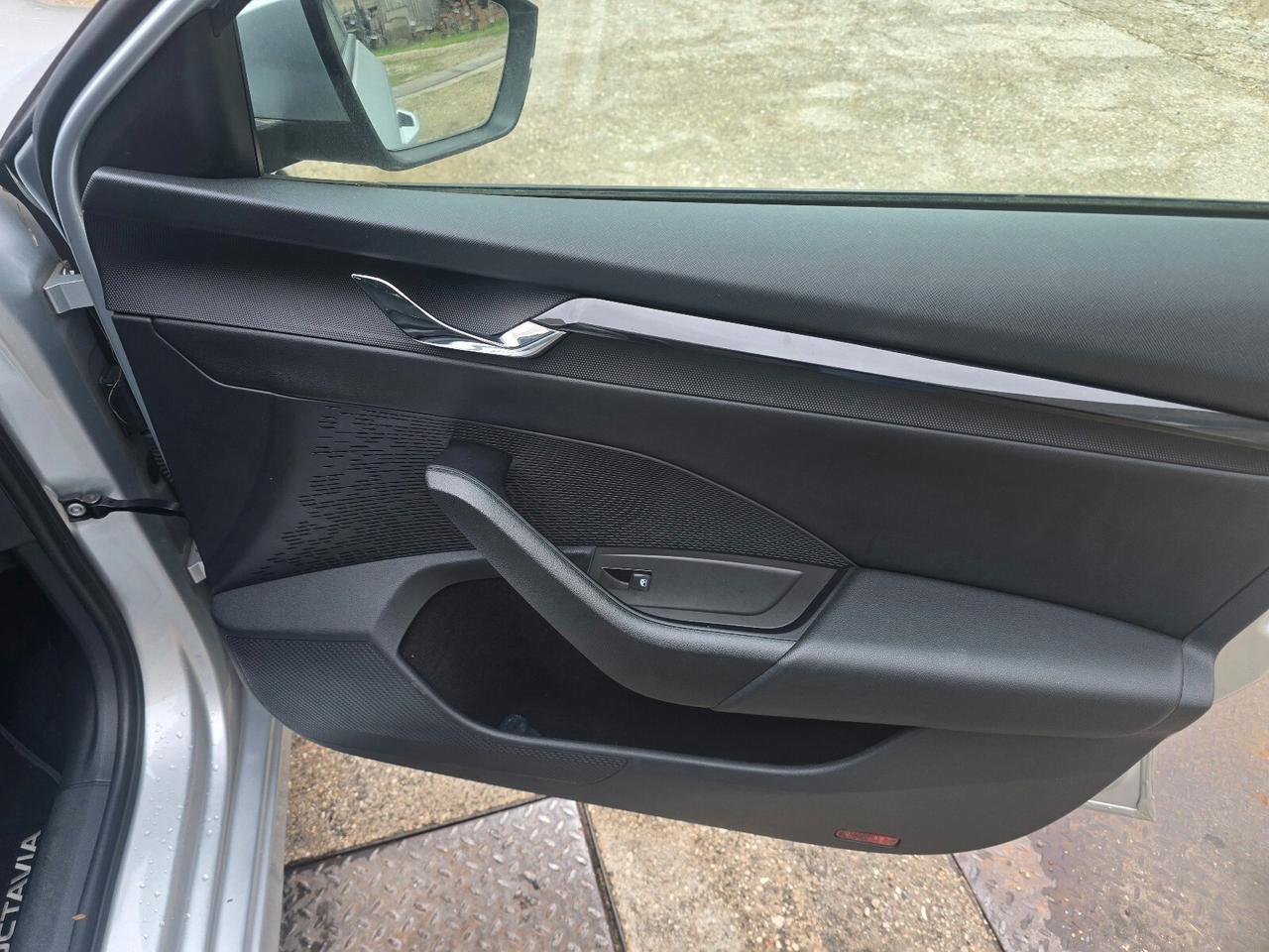 Skoda Octavia 2.0 TDI EVO SCR DSG Wagon Style