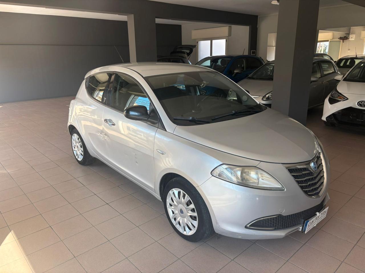 Lancia Ypsilon 1.2 69 CV 5 porte S&S Silver