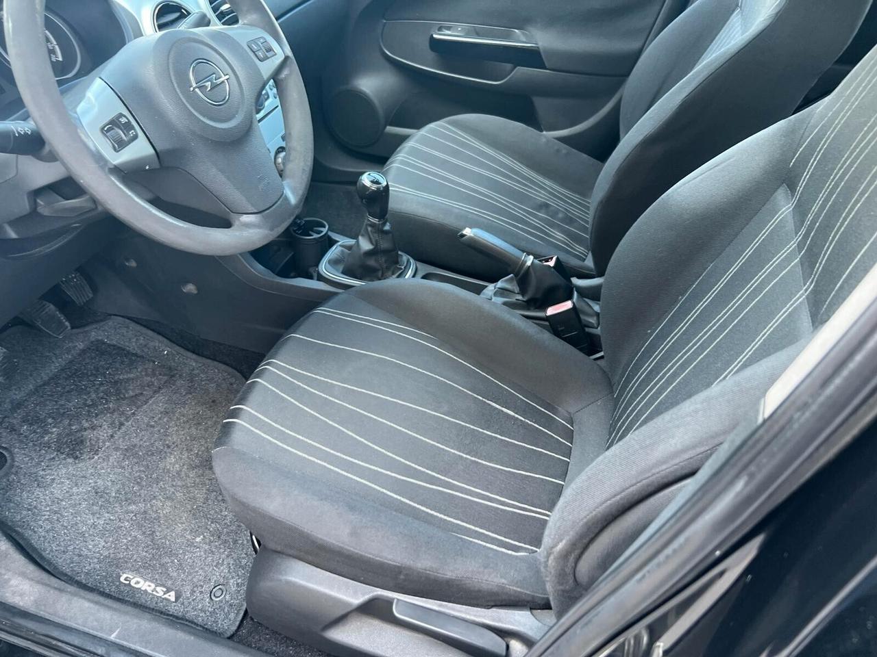 Opel Corsa 1.4 16V 5 porte Cosmo