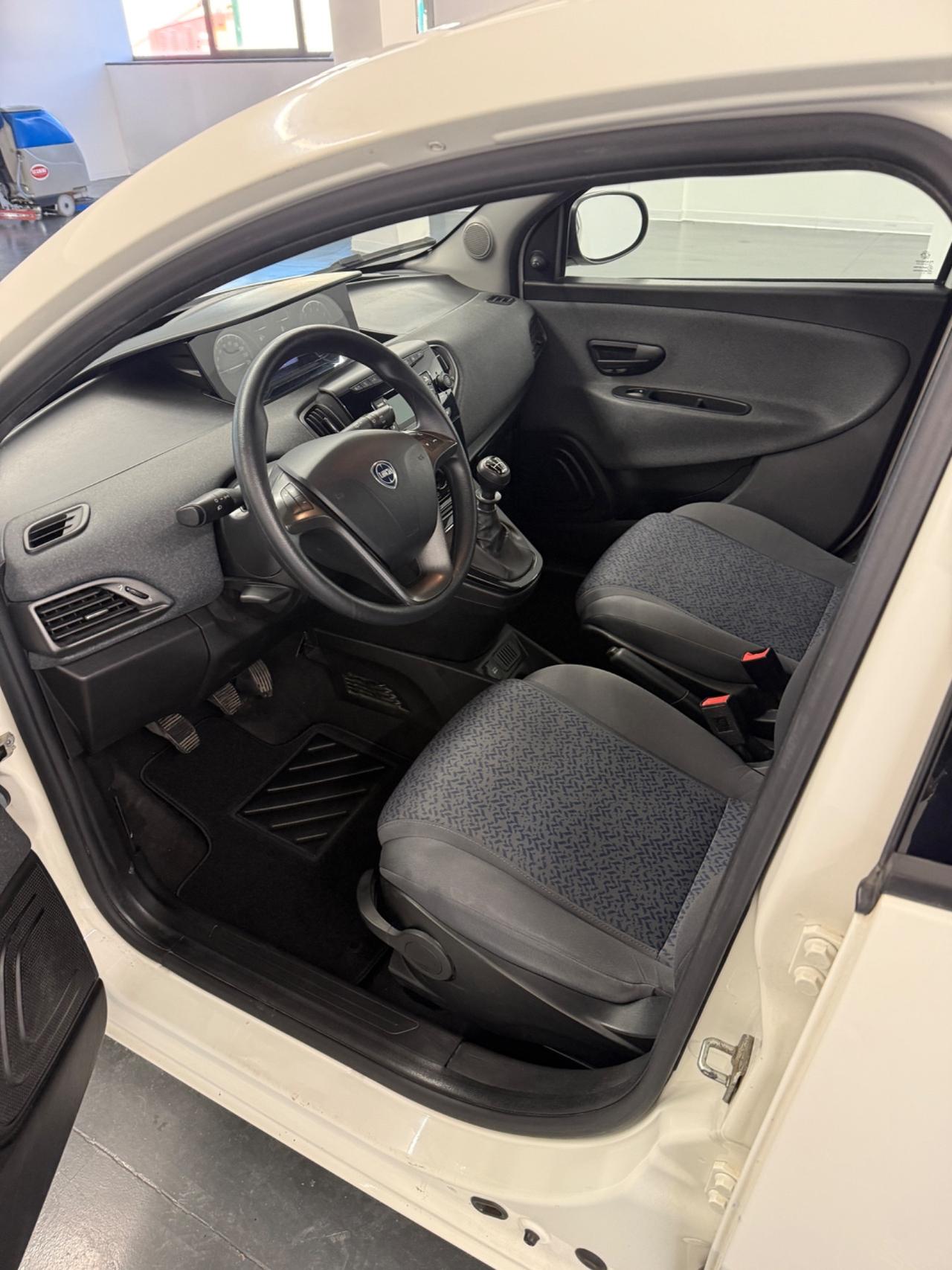 Lancia Ypsilon 1.0 FireFly 5 porte S&S Hybrid Ecochic Gold