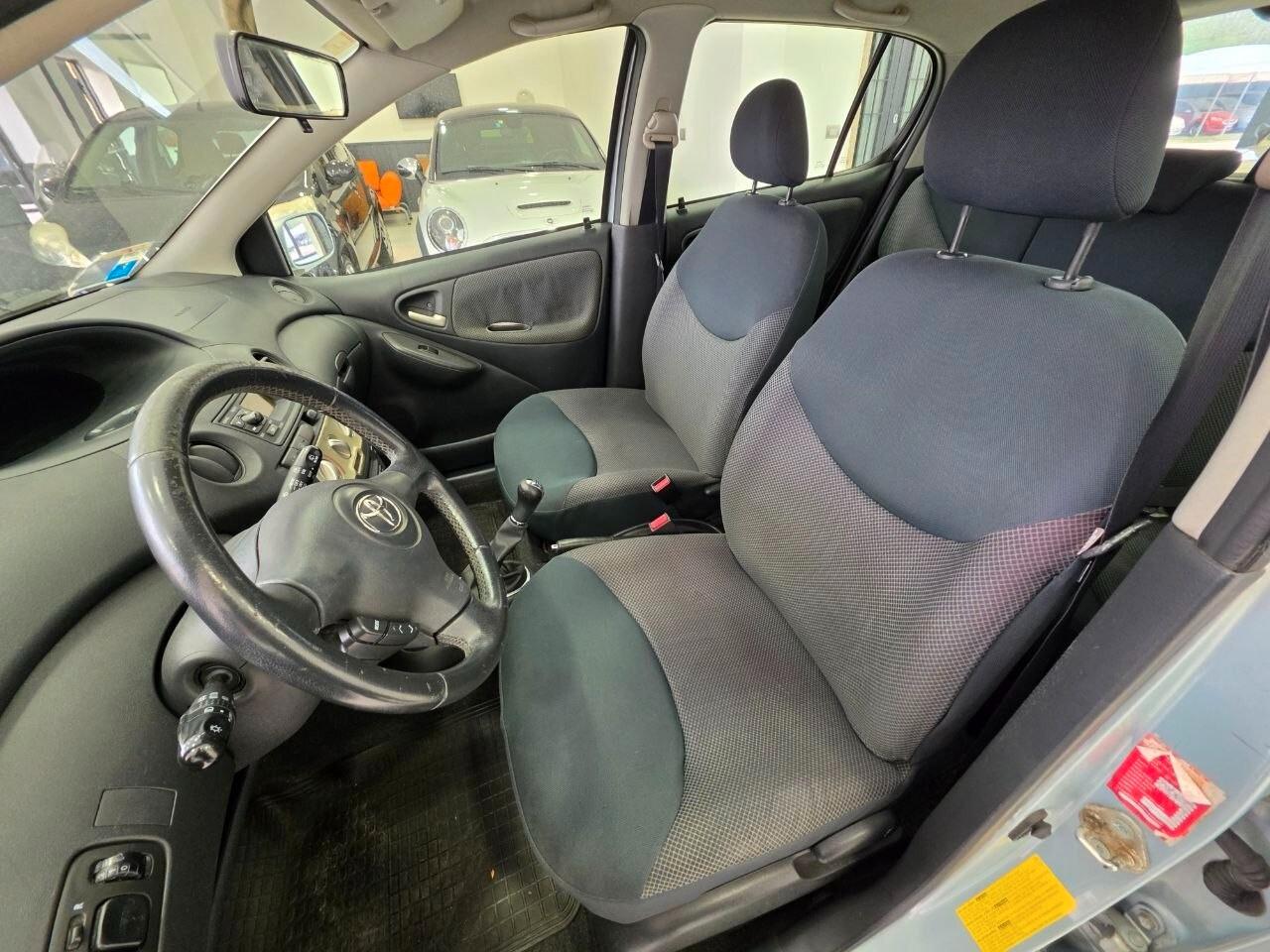 Toyota Yaris 1.0i 16V cat 5 porte Sol