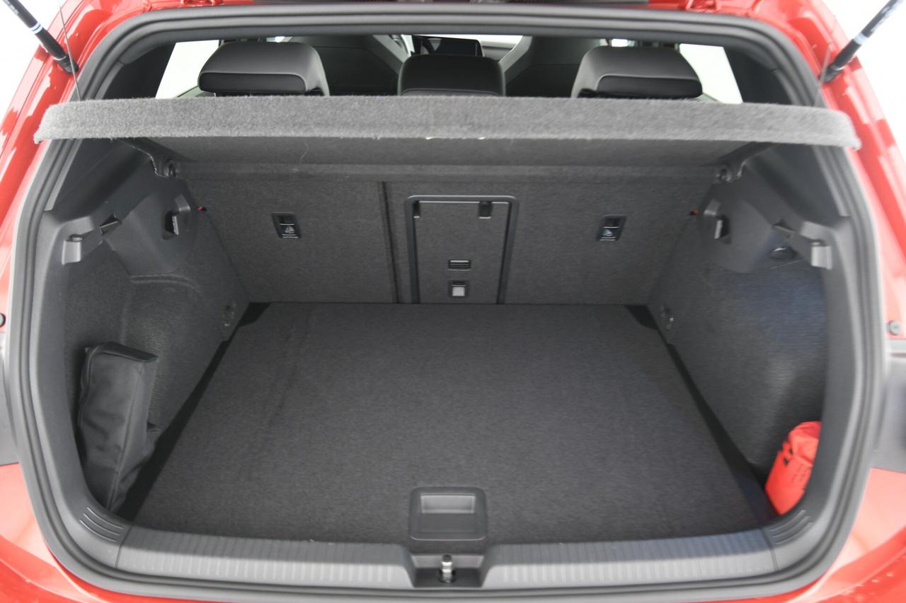 Volkswagen Golf 1.5 eTSI 130 CV EVO ACT DSG R-Line